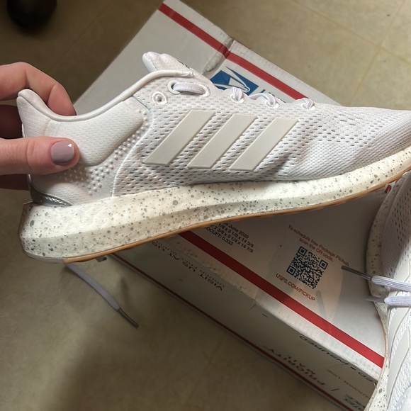 NEW Adidas Pure Boost 21 Shoes Cloud White/Metallic Silver - Size 7.5 - Picture 5 of 10